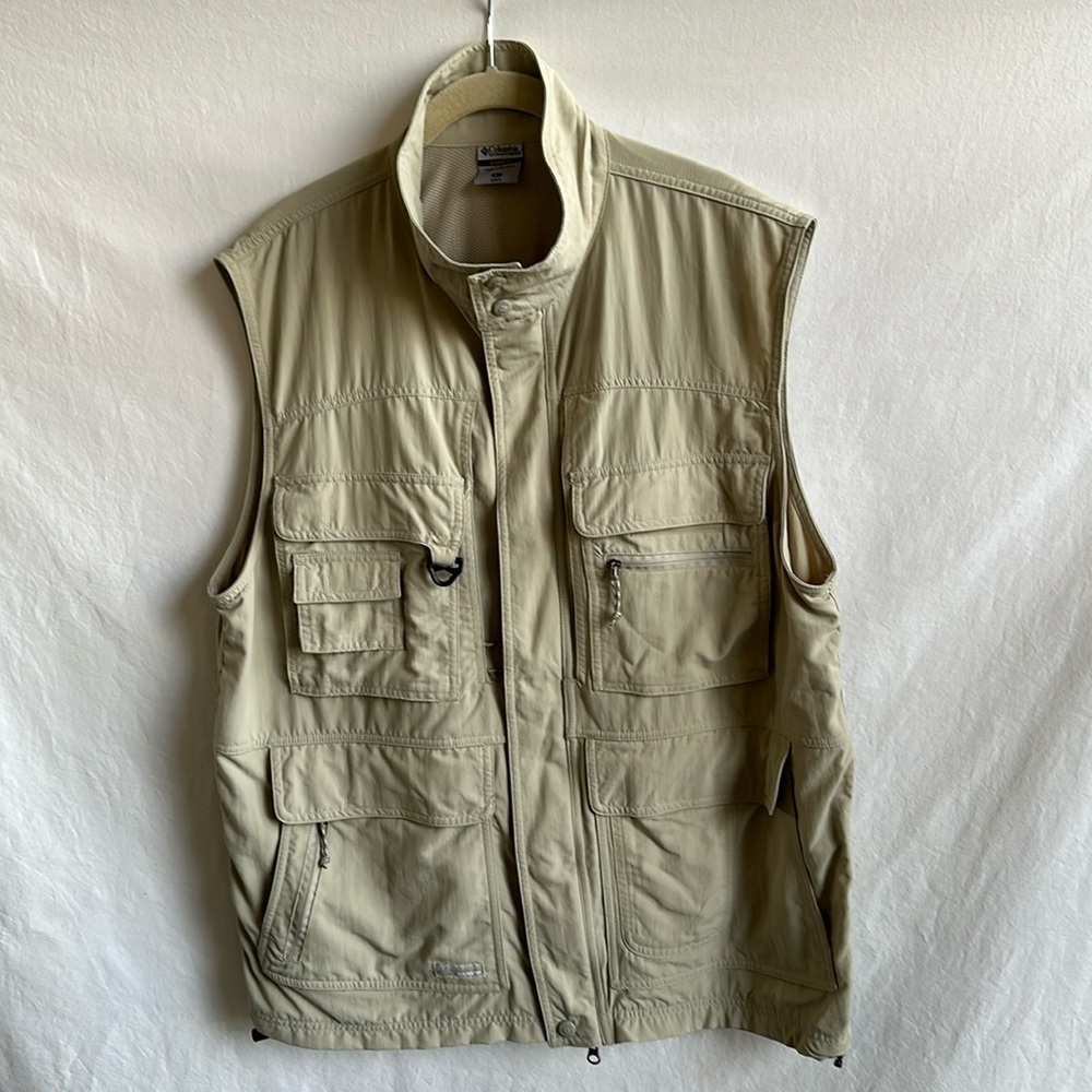 Columbia Omni Dry men’s beige fishing / photography / travel vest, size L